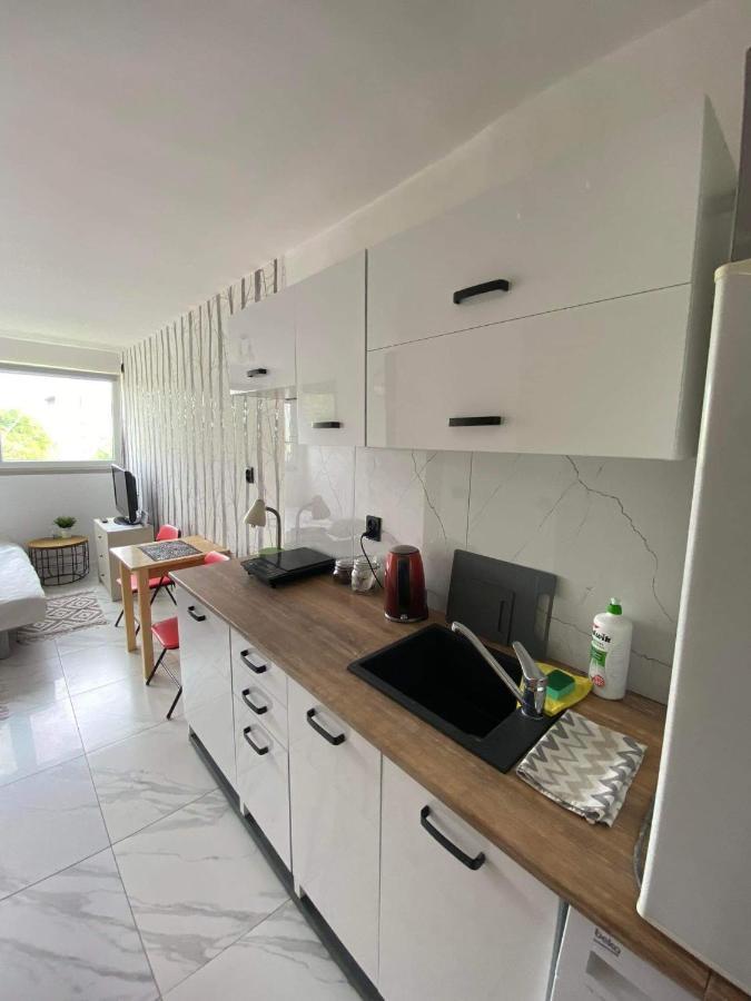 Night Host Robotnicza Apartment วรอตซวาฟ ภายนอก รูปภาพ