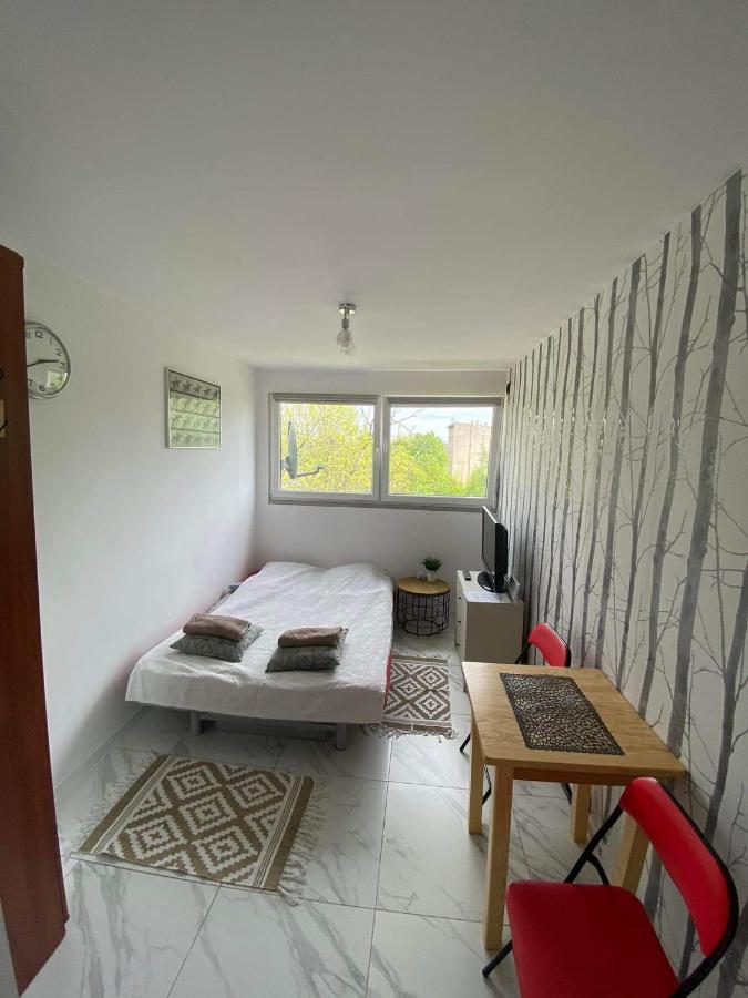 Night Host Robotnicza Apartment วรอตซวาฟ ภายนอก รูปภาพ